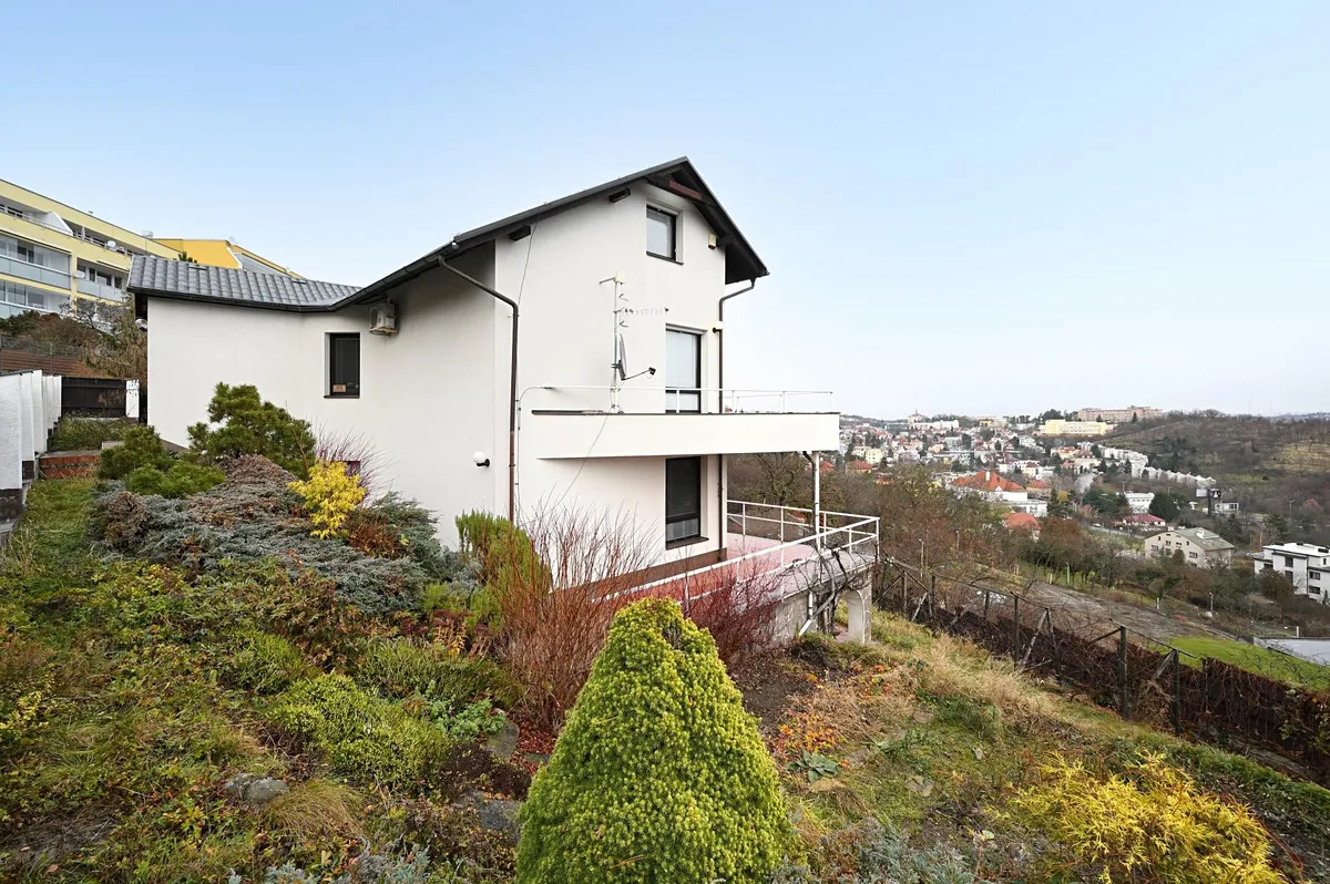 Pronájem vícegeneračního domu 330 m², pozemek 885 m²